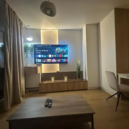 Velvet-spodek, Stadion śląski, Miejsce Postojowe Apartament